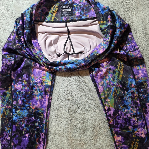 CVG *RETIRED* Hurricane Capri Length Leggings - Picture 2 of 3